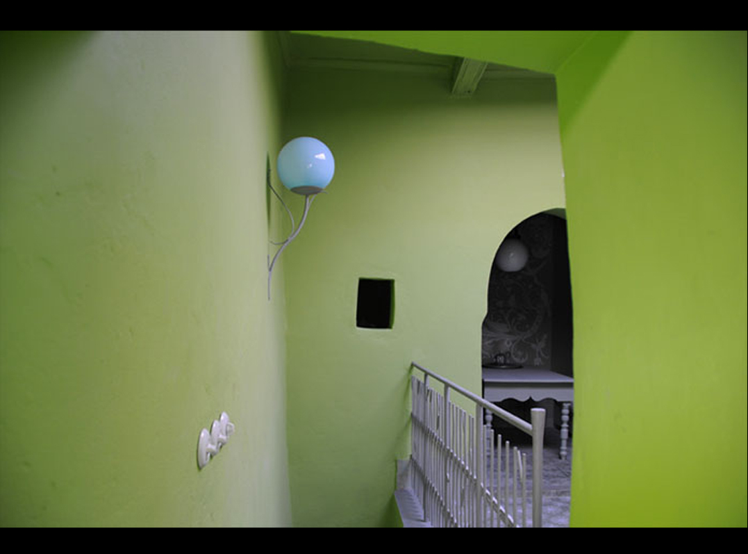 Maison peinte avec la peinture acrylique vert citron | EMERY&Cie